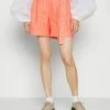 MICHAEL Michael Kors BELTED PLEATED SHORT - Shorts - Coral -MICHAEL Michael Kors shop 0f828dc2451943b7962d71f137d7b267