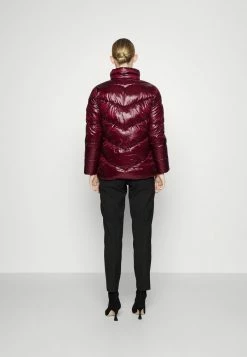 MICHAEL Michael Kors SHORT LENGTH PUFFER WITH DIAGONAL QUILTING - Down Coat - Dark Red 13 MICHAEL Michael Kors SHORT LENGTH PUFFER WITH DIAGONAL QUILTING - Down Coat - Dark Red -MICHAEL Michael Kors shop 11e8ff962daf4aa29a6b2fa99274d10d