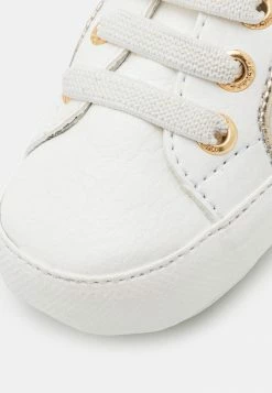 MICHAEL Michael Kors BABY POPPY - First Shoes - White -MICHAEL Michael Kors shop 1d5cef1eee6145c08cab799faec997b1