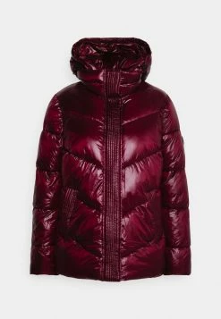 MICHAEL Michael Kors SHORT LENGTH PUFFER WITH DIAGONAL QUILTING - Down Coat - Dark Red 16 MICHAEL Michael Kors SHORT LENGTH PUFFER WITH DIAGONAL QUILTING - Down Coat - Dark Red -MICHAEL Michael Kors shop 1f4cdcd9ef17492288ddb115661fcf07