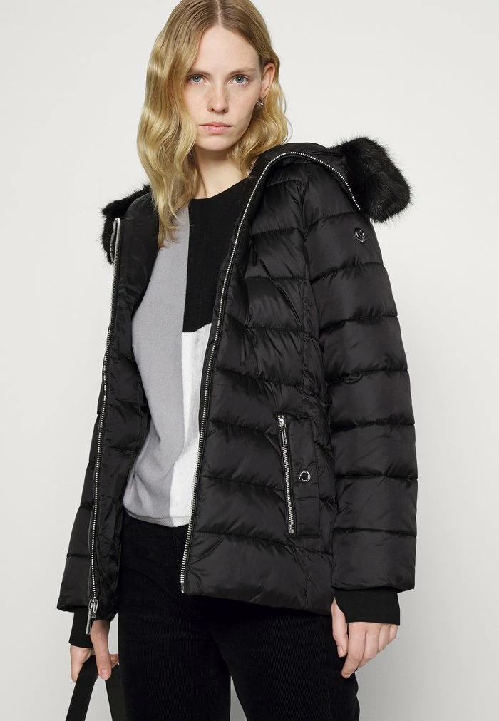 MICHAEL Michael Kors BELTED HORIZONTAL QUILTED PUFFER COAT WITH SNAP OFF - Winter Jacket - Black 7 MICHAEL Michael Kors BELTED HORIZONTAL QUILTED PUFFER COAT WITH SNAP OFF - Winter Jacket - Black - Image 5