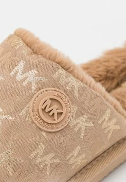 MICHAEL Michael Kors JANIS - Slippers - Camel -MICHAEL Michael Kors shop 2214f2a1a597441e986a6d9e4687b614