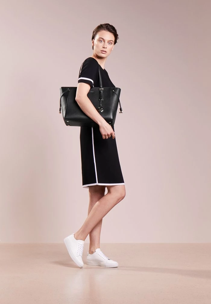 MICHAEL Michael Kors VOYAGER TOTE - Handbag - Black 4 MICHAEL Michael Kors VOYAGER TOTE - Handbag - Black - Image 2