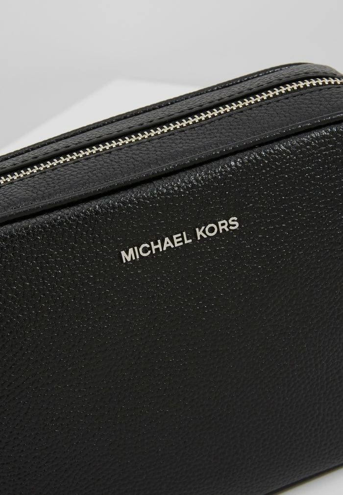 MICHAEL Michael Kors JET SET CAMERA BAG - Across Body Bag - Black 10 MICHAEL Michael Kors JET SET CAMERA BAG - Across Body Bag - Black - Image 8