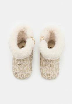 MICHAEL Michael Kors BABY LEYDON - First Shoes - Vanilla/gold -MICHAEL Michael Kors shop 2c8fe54063464b828395713a9f0678bc