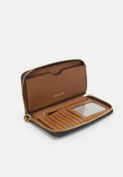 MICHAEL Michael Kors FLAT CASE - Wallet - Brown 11 MICHAEL Michael Kors FLAT CASE - Wallet - Brown -MICHAEL Michael Kors shop 32e72c6f5ba444a1bfbecdc369e09886