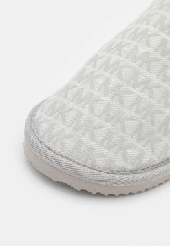 MICHAEL Michael Kors JANIS - Slippers - Optic White/multicolor 15 MICHAEL Michael Kors JANIS - Slippers - Optic White/multicolor -MICHAEL Michael Kors shop 337f6364b08942c090041267f912bf83