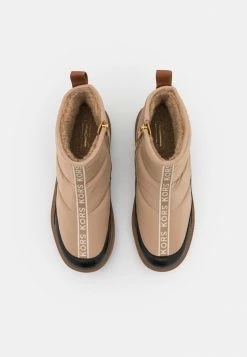 MICHAEL Michael Kors EMMETT QUILTED BOOTIE - Platform Ankle Boots - Camel -MICHAEL Michael Kors shop 342e73a550de4882b0ebe9785686a5f0