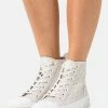 MICHAEL Michael Kors GERTIE - High-top Trainers - Vanilla -MICHAEL Michael Kors shop 3dfbbc18195042a08bc9a22807cebd26
