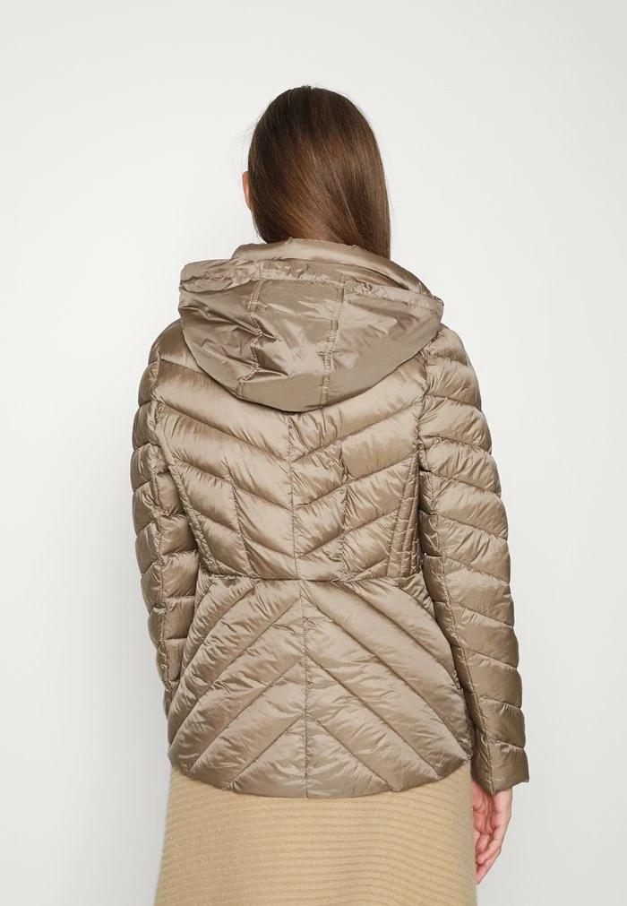 MICHAEL Michael Kors CHEVRON QUILTED PACKABLE - Light Jacket - Taupe 5 MICHAEL Michael Kors CHEVRON QUILTED PACKABLE - Light Jacket - Taupe - Image 3