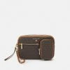 MICHAEL Michael Kors TRAVEL ACCESSORIES TECH - Clutch - Brown/acorn -MICHAEL Michael Kors shop 468c71b844d5470d8f3682398ae8ea6b