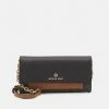 MICHAEL Michael Kors JET CHARM SET - Clutch - Acorn -MICHAEL Michael Kors shop 47289796ca51446f86f3873d342e3325