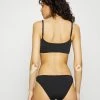 MICHAEL Michael Kors ICONIC SOLIDS BRALETTE - Bikini Top - Black 1 MICHAEL Michael Kors ICONIC SOLIDS BRALETTE - Bikini Top - Black -MICHAEL Michael Kors shop 4e6f4f5238d749ada8ce2bda1f9603fc