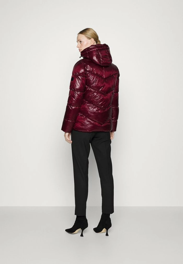 MICHAEL Michael Kors SHORT LENGTH PUFFER WITH DIAGONAL QUILTING - Down Coat - Dark Red 5 MICHAEL Michael Kors SHORT LENGTH PUFFER WITH DIAGONAL QUILTING - Down Coat - Dark Red - Image 3