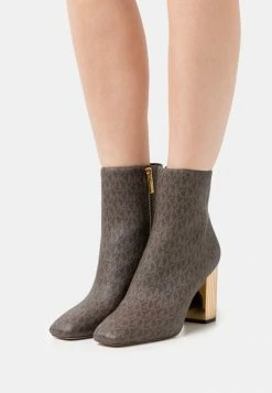 MICHAEL Michael Kors PORTER BOOTIE - Classic Ankle Boots - Brown