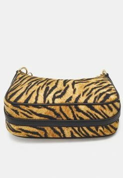 MICHAEL Michael Kors JET SET CHARM CHAIN POUCHETTE - Handbag - Marigold 12 MICHAEL Michael Kors JET SET CHARM CHAIN POUCHETTE - Handbag - Marigold -MICHAEL Michael Kors shop 5f0ce8020d53482b8b2246d5fd912a6d