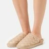 MICHAEL Michael Kors JANIS - Slippers - Camel