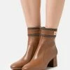 MICHAEL Michael Kors PADMA STRAP BOOTIE - Classic Ankle Boots - Brown/luggage 2 MICHAEL Michael Kors PADMA STRAP BOOTIE - Classic Ankle Boots - Brown/luggage -MICHAEL Michael Kors shop 628f5dd565ec4c54b1e6512cc96563fa
