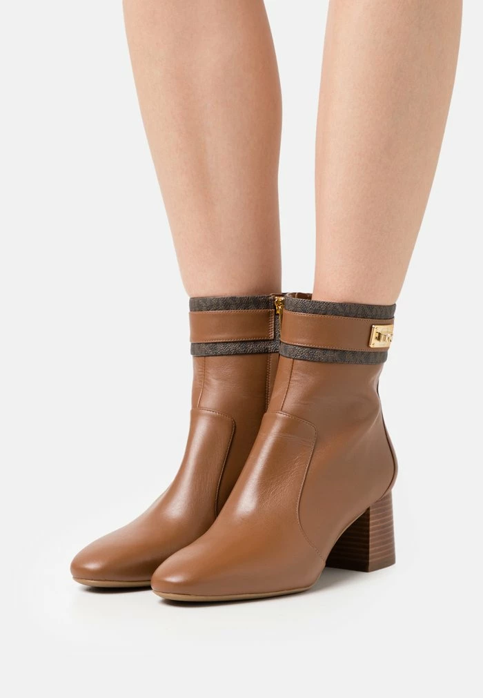 MICHAEL Michael Kors PADMA STRAP BOOTIE - Classic Ankle Boots - Brown/luggage 3 MICHAEL Michael Kors PADMA STRAP BOOTIE - Classic Ankle Boots - Brown/luggage