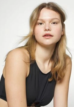 MICHAEL Michael Kors ICONIC SOLIDS CROPPED - Bikini Top - Black -MICHAEL Michael Kors shop 638249b7152b4fa5910079b30c47fc2f