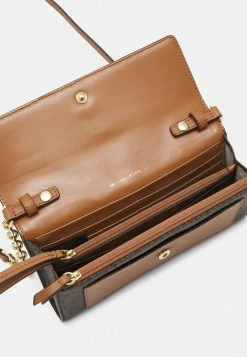 MICHAEL Michael Kors JET CHARM SET - Clutch - Acorn -MICHAEL Michael Kors shop 6388c931f81f4b59bc876199e7bbb8cb