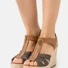 MICHAEL Michael Kors BERKLEY WEDGE - Platform Sandals - Brown/acorn -MICHAEL Michael Kors shop 67a34d397cc143899afc694df2a049b5
