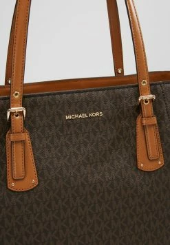 MICHAEL Michael Kors VOYAGER SIGNATURE TOTE - Handbag - Brown -MICHAEL Michael Kors shop 6c62b62ce5fd48bba40e2aabd68f640e