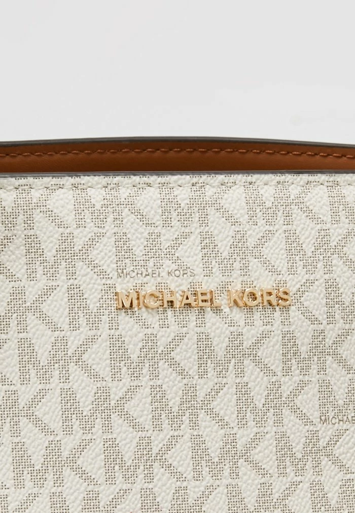 MICHAEL Michael Kors VOYAGER SIGNATURE TOTE - Handbag - Vanilla 9 MICHAEL Michael Kors VOYAGER SIGNATURE TOTE - Handbag - Vanilla - Image 7