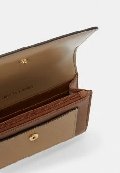 MICHAEL Michael Kors JET WALLET SET - Wallet - Lugg Multi -MICHAEL Michael Kors shop 722880560ae04b9391a65b1b591ada7b