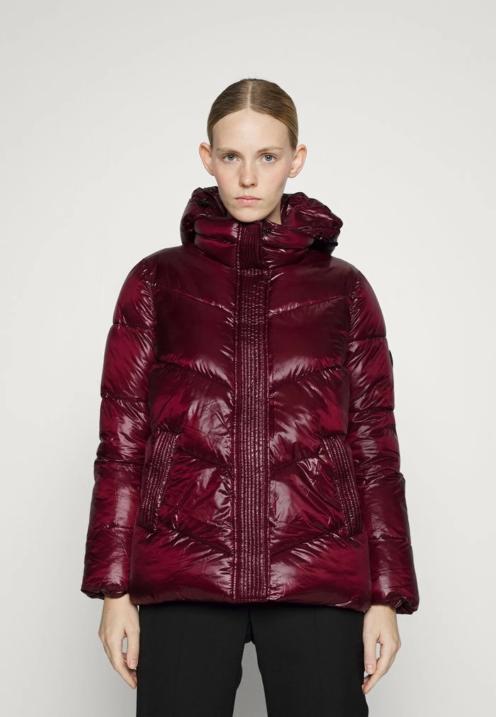 MICHAEL Michael Kors SHORT LENGTH PUFFER WITH DIAGONAL QUILTING - Down Coat - Dark Red 3 MICHAEL Michael Kors SHORT LENGTH PUFFER WITH DIAGONAL QUILTING - Down Coat - Dark Red