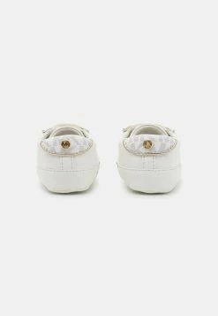 MICHAEL Michael Kors BABY POPPY - First Shoes - White -MICHAEL Michael Kors shop 7aa0ed4469654319a17b2edf04035db3