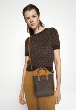 MICHAEL Michael Kors SINCLAIR XS TOTE XBODY - Across Body Bag - Brown/acorn