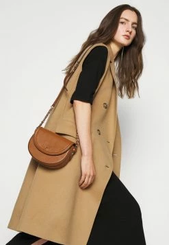 MICHAEL Michael Kors JET SET DOME - Across Body Bag - Tan