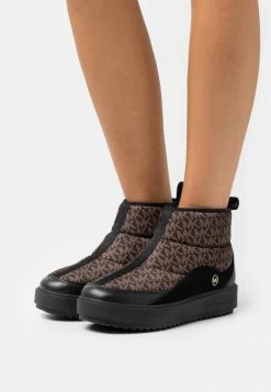 MICHAEL Michael Kors EMMETT QUILTED - Platform Ankle Boots - Brown