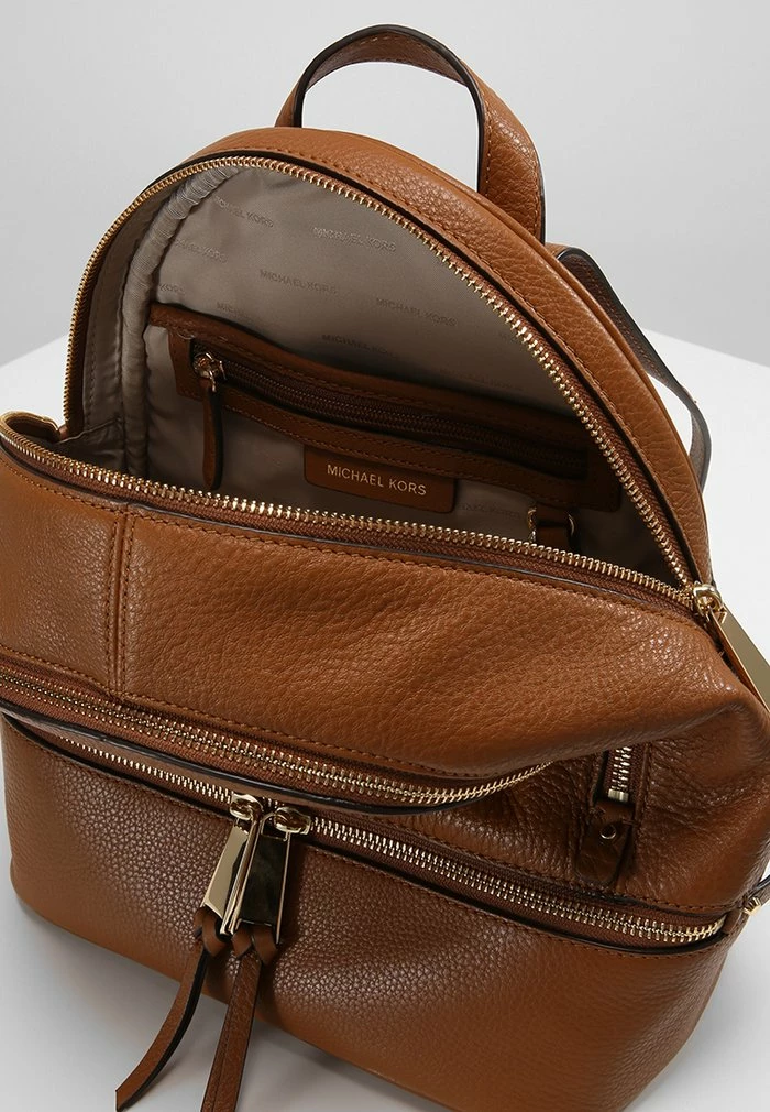 MICHAEL Michael Kors RHEA ZIP BACKPACK SMALL - Rucksack - Luggage 7 MICHAEL Michael Kors RHEA ZIP BACKPACK SMALL - Rucksack - Luggage - Image 5