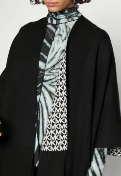 MICHAEL Michael Kors REVERSIBLE LOGO PONCHO - Cape - Black 13 MICHAEL Michael Kors REVERSIBLE LOGO PONCHO - Cape - Black -MICHAEL Michael Kors shop 8ad25d93b2084dbcb08e811cffe22612