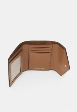 MICHAEL Michael Kors GREENWICH TRIFOLD - Wallet - Vanilla -MICHAEL Michael Kors shop 8c2700cc6dd84bef8082e5aa31502c79