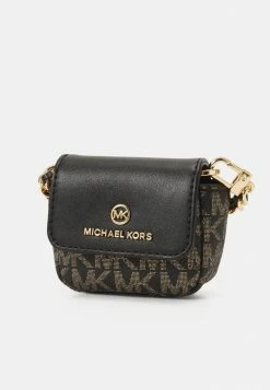 MICHAEL Michael Kors JET SET CHARM CASE FOR AIRPODS - Other Accessories - Black/gold-coloured -MICHAEL Michael Kors shop 8ecfffc05127474397dad71280d56ba7