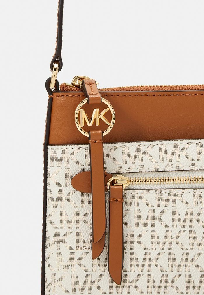 MICHAEL Michael Kors JET CHARM FLAT XBODY - Across Body Bag - Vanilla 6 MICHAEL Michael Kors JET CHARM FLAT XBODY - Across Body Bag - Vanilla - Image 4