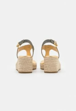 MICHAEL Michael Kors LANEY THONG - Platform Sandals - Gold -MICHAEL Michael Kors shop 9ca7a0c383694be6a806b15325f16993