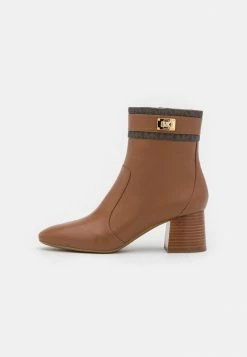 MICHAEL Michael Kors PADMA STRAP BOOTIE - Classic Ankle Boots - Brown/luggage 10 MICHAEL Michael Kors PADMA STRAP BOOTIE - Classic Ankle Boots - Brown/luggage -MICHAEL Michael Kors shop 9f513ae4eff04c8093e78f5c9bd72efb