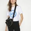 MICHAEL Michael Kors SLATER SLING PACK - Across Body Bag - Black -MICHAEL Michael Kors shop 9fcfceb7571346768372c6444b52cf6a