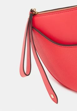 MICHAEL Michael Kors DOVER MOON POUCHETTE - Handbag - Dahlia 12 MICHAEL Michael Kors DOVER MOON POUCHETTE - Handbag - Dahlia -MICHAEL Michael Kors shop a1f1cac52e5243f68ff6d36b797cf38e