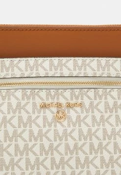 MICHAEL Michael Kors JET CHARM FLAT XBODY - Across Body Bag - Vanilla 13 MICHAEL Michael Kors JET CHARM FLAT XBODY - Across Body Bag - Vanilla -MICHAEL Michael Kors shop a9903fb6f8ae4a1499b9dcc2797c386a