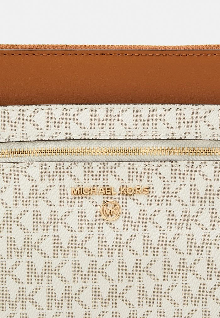 MICHAEL Michael Kors JET CHARM FLAT XBODY - Across Body Bag - Vanilla 8 MICHAEL Michael Kors JET CHARM FLAT XBODY - Across Body Bag - Vanilla - Image 6
