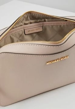 MICHAEL Michael Kors JET SET TRAVEL CROSSBODY - Across Body Bag - Soft Pink -MICHAEL Michael Kors shop b81d99f50b6b460c8c89db84bfe089b9
