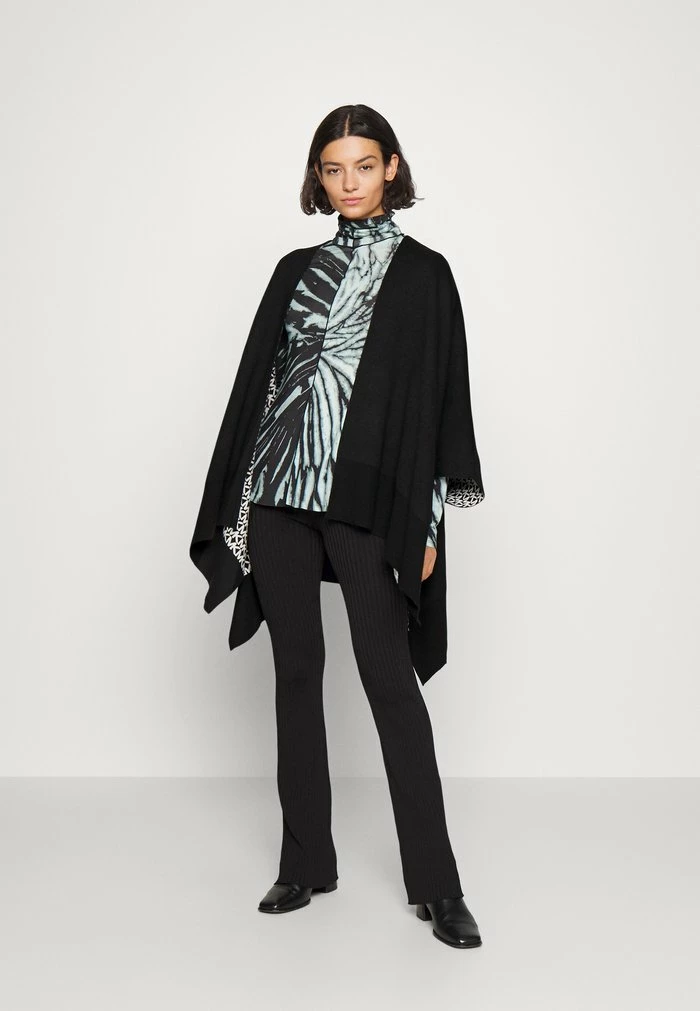 MICHAEL Michael Kors REVERSIBLE LOGO PONCHO - Cape - Black 4 MICHAEL Michael Kors REVERSIBLE LOGO PONCHO - Cape - Black - Image 2