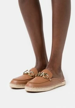 MICHAEL Michael Kors IZZY SLIDE - Mules - Luggage