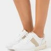 MICHAEL Michael Kors ALLIE WRAP TRAINER - Trainers - Optic White/gold