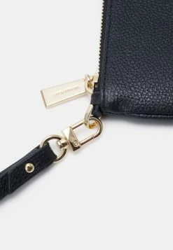 MICHAEL Michael Kors JET CHARM WRISTLET - Clutch - Black 10 MICHAEL Michael Kors JET CHARM WRISTLET - Clutch - Black -MICHAEL Michael Kors shop d8c97a4a814a4cd99310c1f0d1f398d7